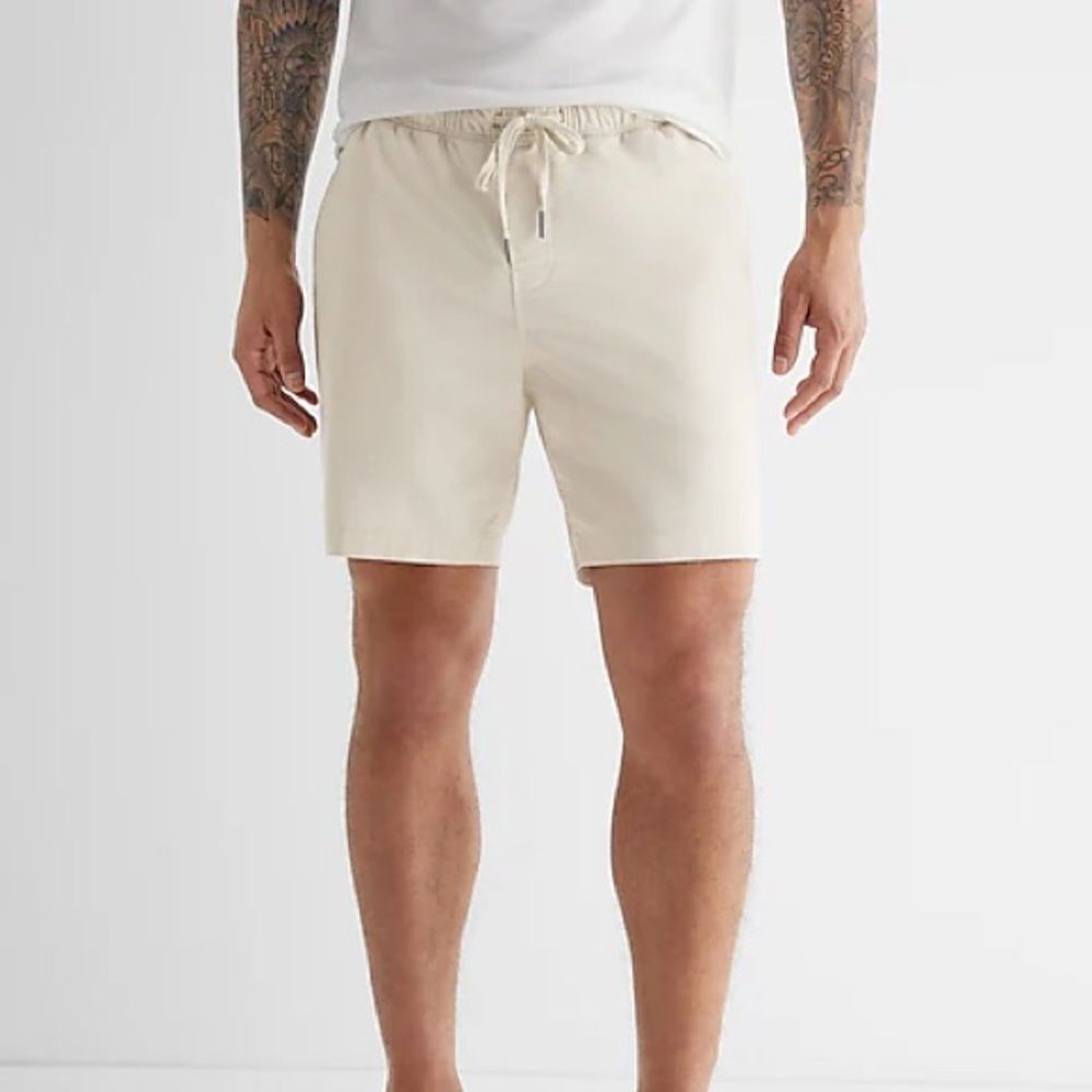 Express Men's Shorts cream‎ color, size Medium nwt